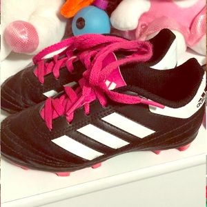 Soccer cleats